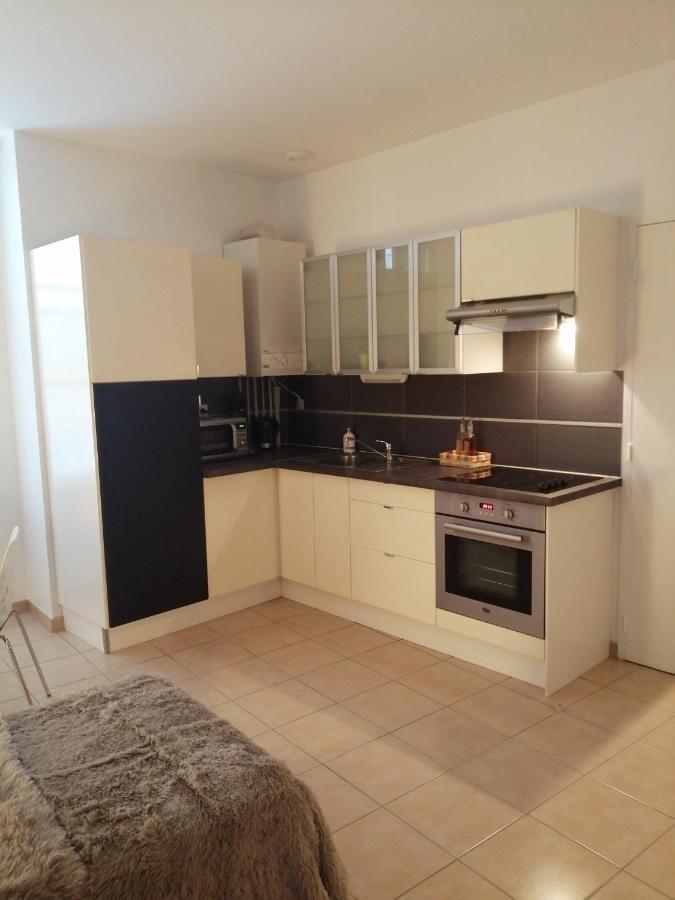 Studio Dans Vieux Magasin 1800 Appartamento Sedan Esterno foto