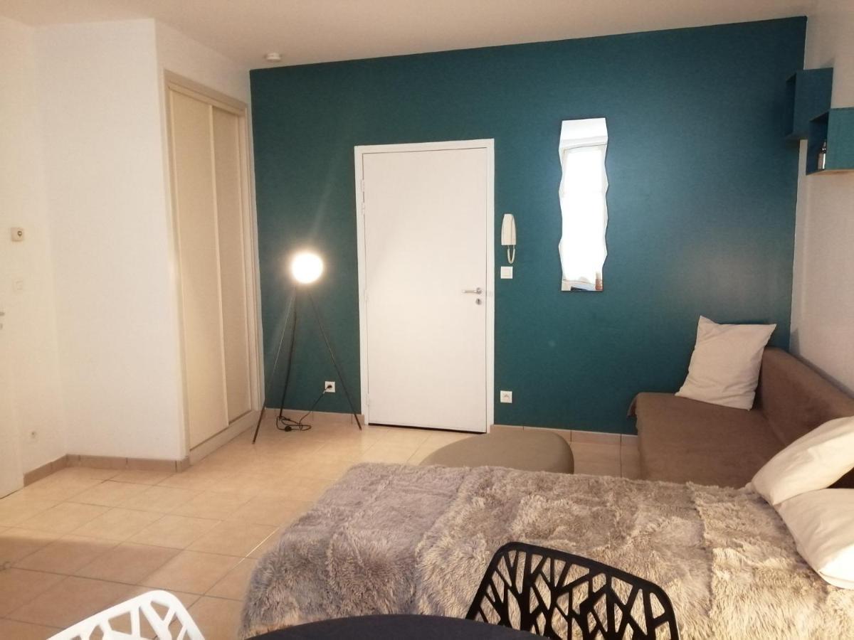 Studio Dans Vieux Magasin 1800 Appartamento Sedan Esterno foto