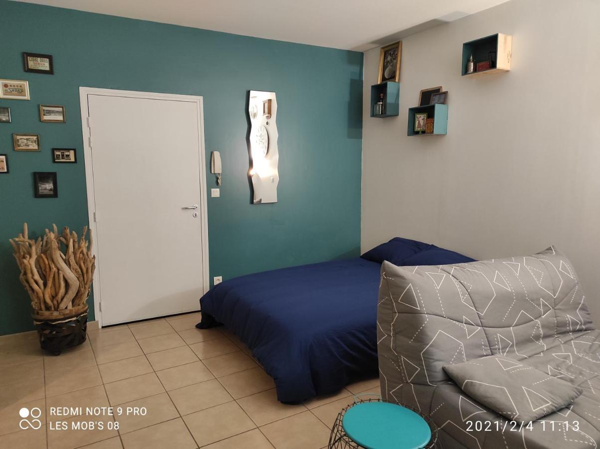 Studio Dans Vieux Magasin 1800 Appartamento Sedan Esterno foto